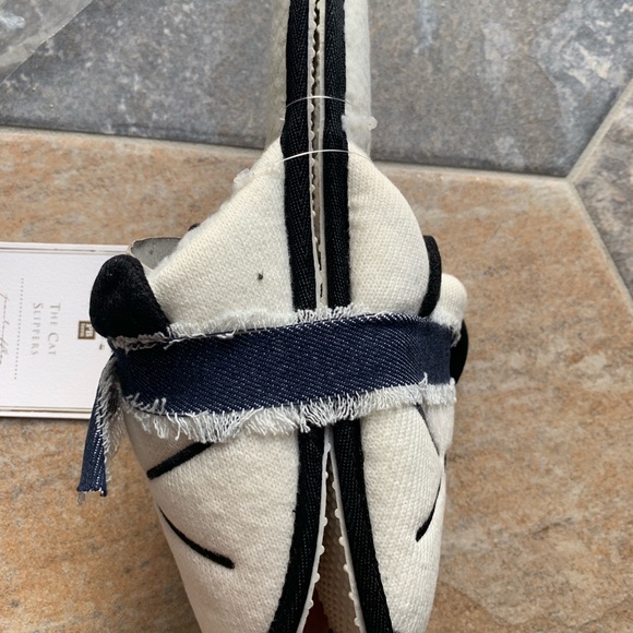 Cat Slippers and Eye Mask Sleep Set - Picture 4 of 6